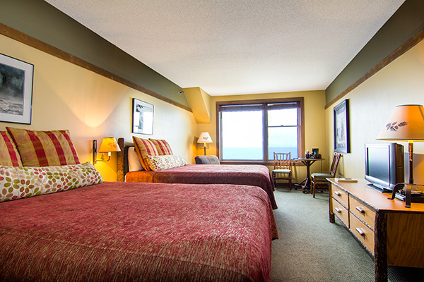 Cabin bedroom with 2 beds on lake